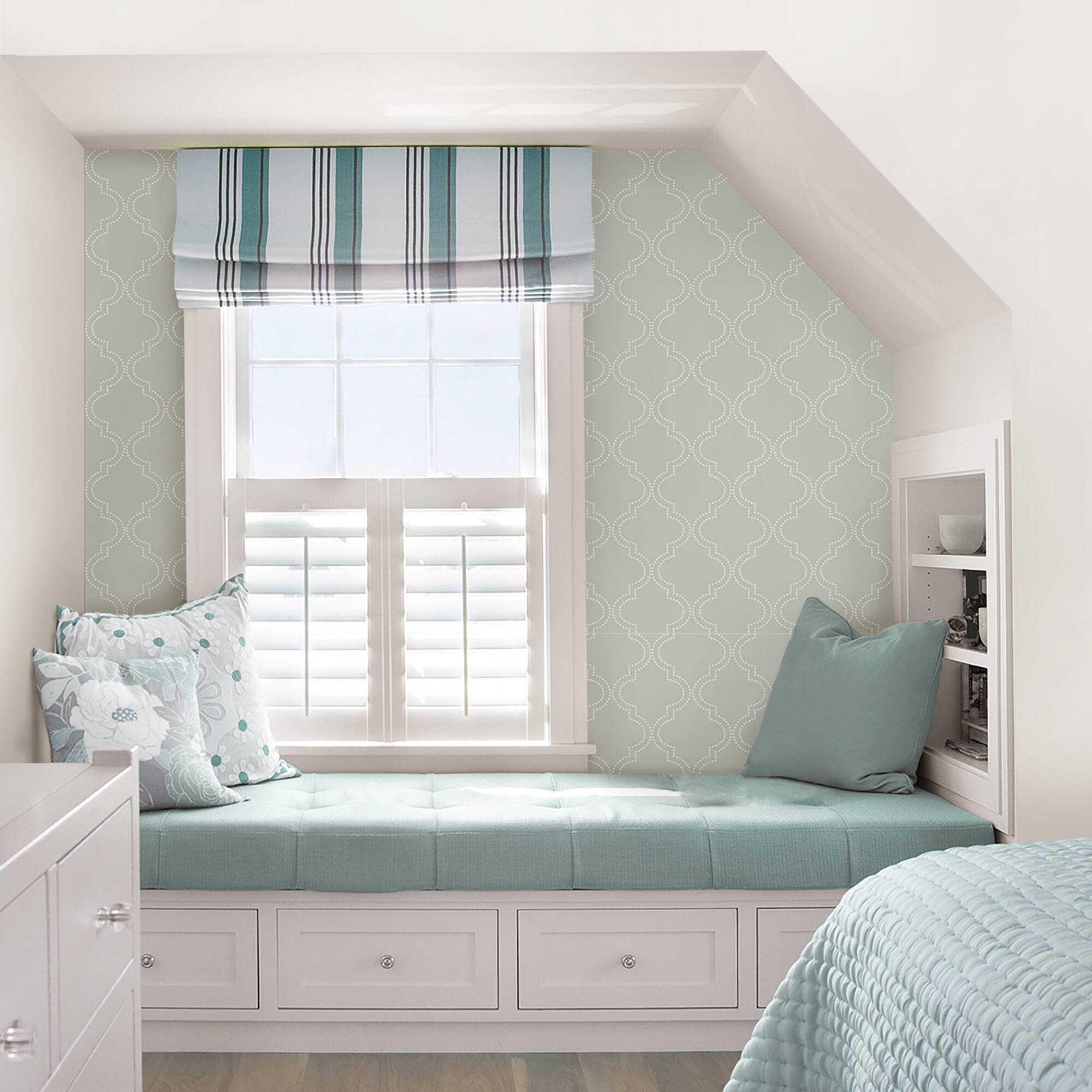 NuWallpaper Gray Quatrefoil Peel & Stick Wallpaper